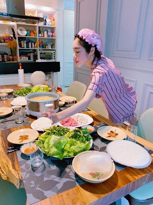 Bà mẹ gợi cảm bậc nhất showbiz Elly Trần lại trổ tài làm món kinh điển của người Hà Nội-3