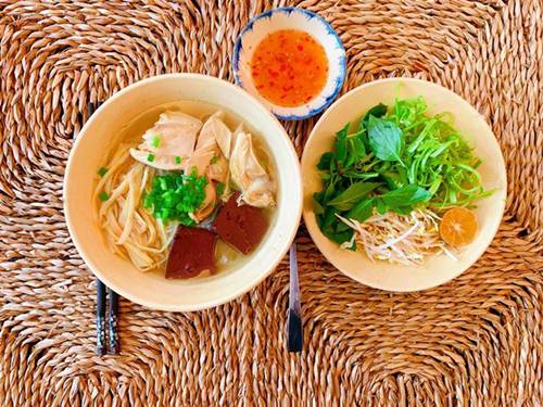 Bà mẹ gợi cảm bậc nhất showbiz Elly Trần lại trổ tài làm món kinh điển của người Hà Nội-5