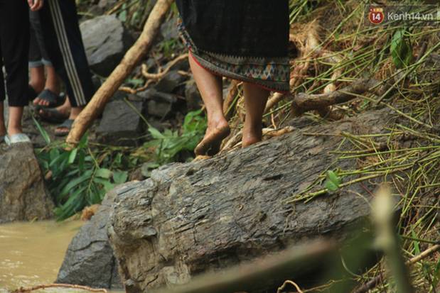 Người dân kể lại giây phút kinh hoàng khi dòng lũ nhấn chìm bản làng trong phút chốc: Nó không phải nước đâu, nó như con ác quỷ-15