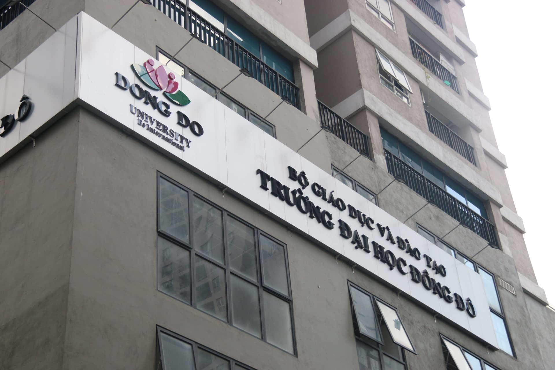 Những người muốn có bằng đại học trong vài ngày là ai?-1