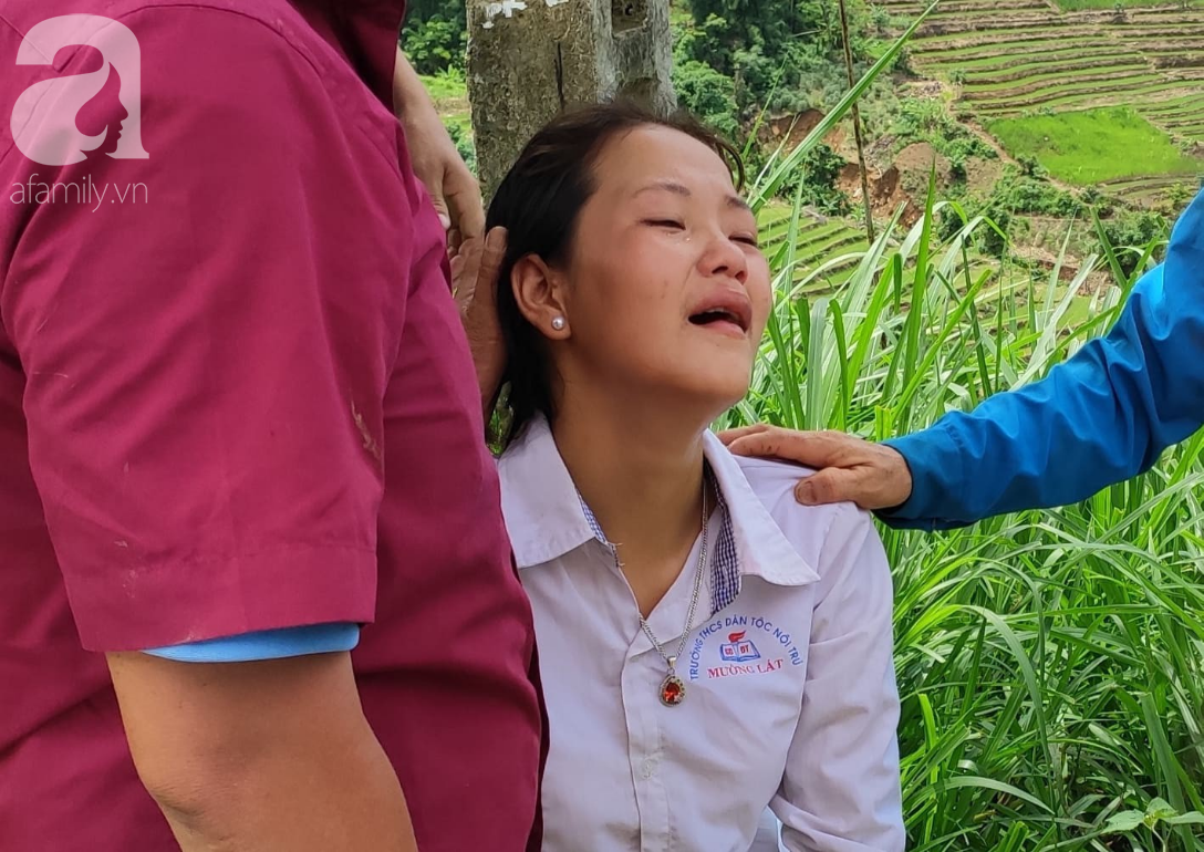 Đám tang đẫm nước mắt của Trưởng công an xã bị đất đá vùi lấp khi di dời dân: 3 đứa con thơ khóc ngất bên linh cữu cha-2