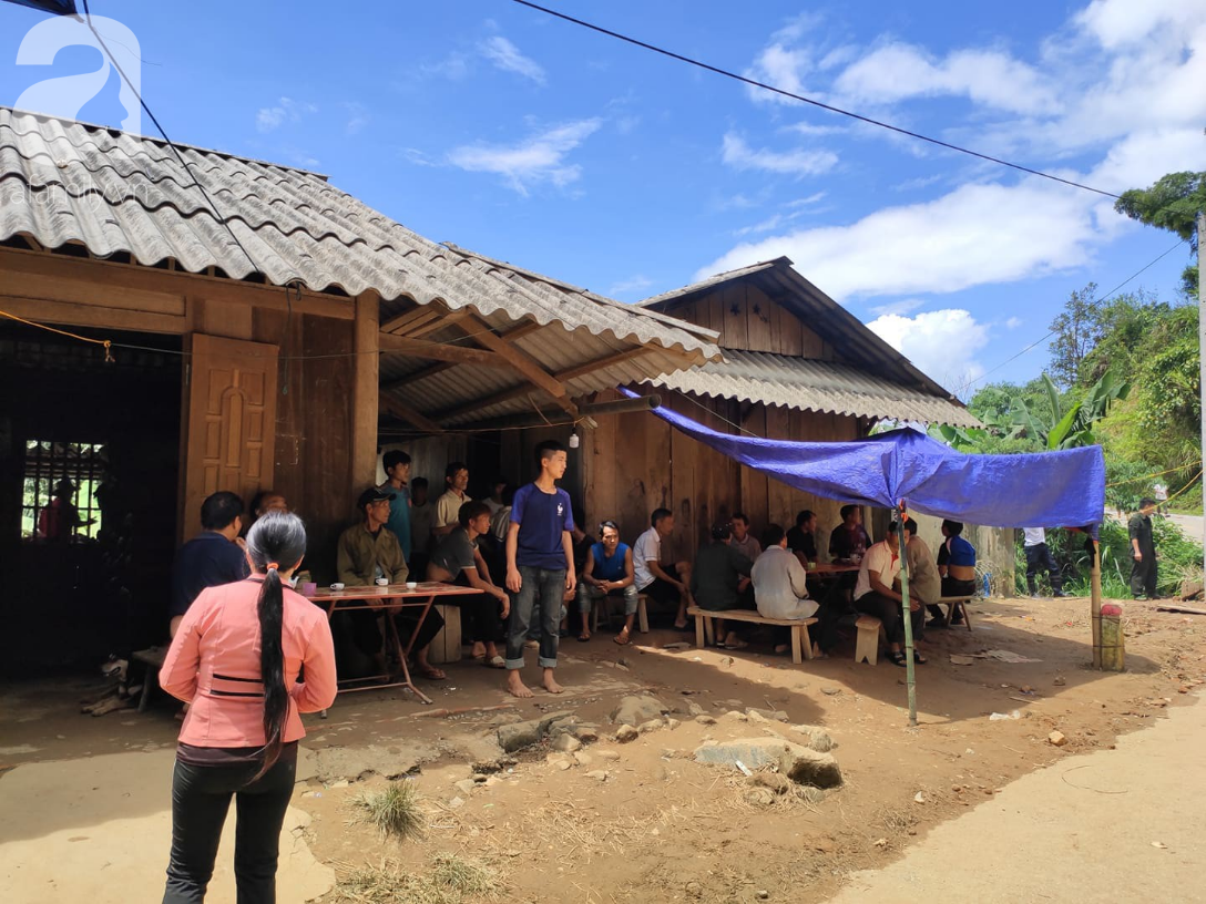 Đám tang đẫm nước mắt của Trưởng công an xã bị đất đá vùi lấp khi di dời dân: 3 đứa con thơ khóc ngất bên linh cữu cha-5