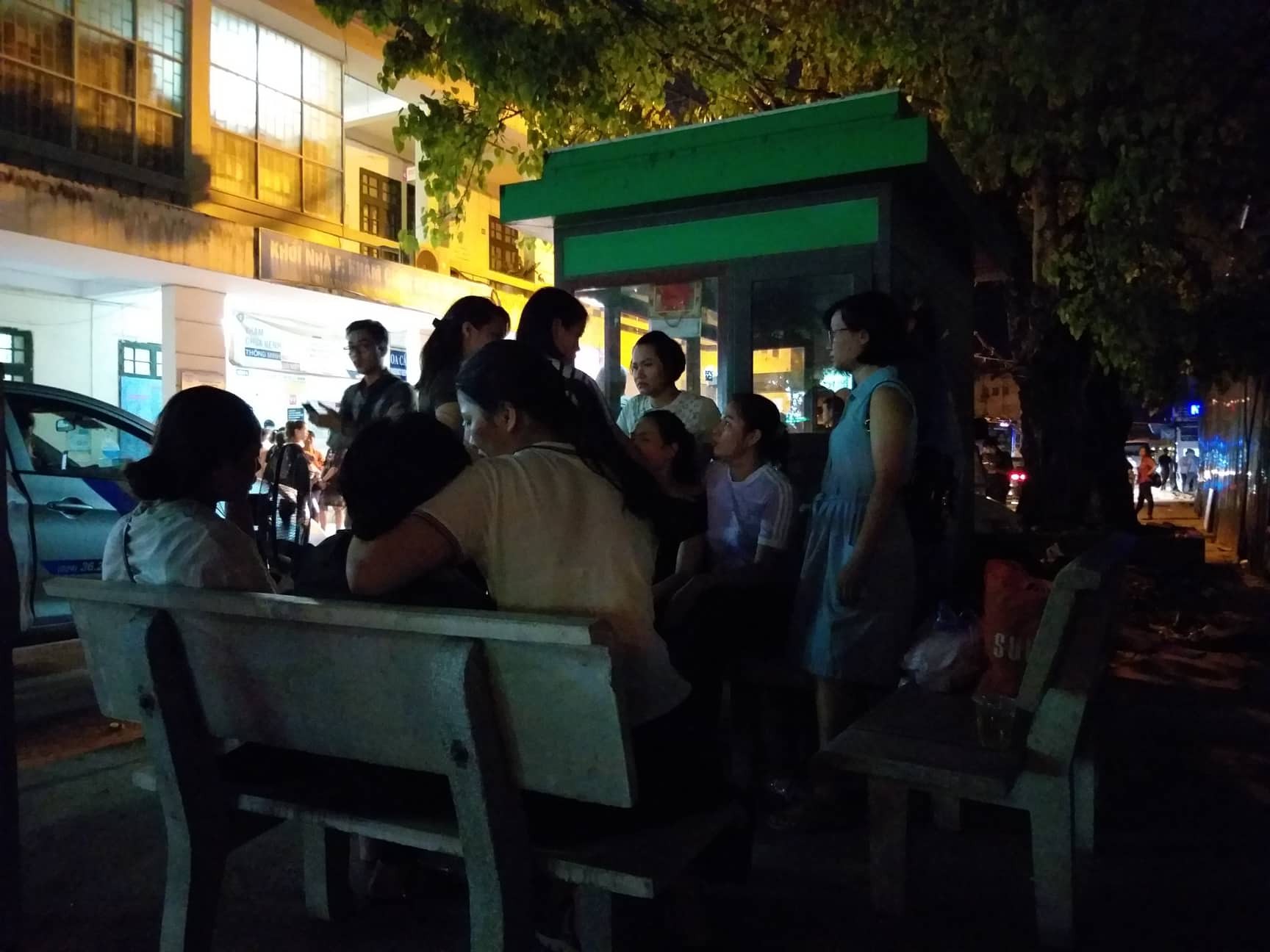 NÓNG: Bé trai 6 tuổi tử vong nghi bị thầy cô bỏ quên trên xe đưa đón đến trường quốc tế ở Hà Nội-2