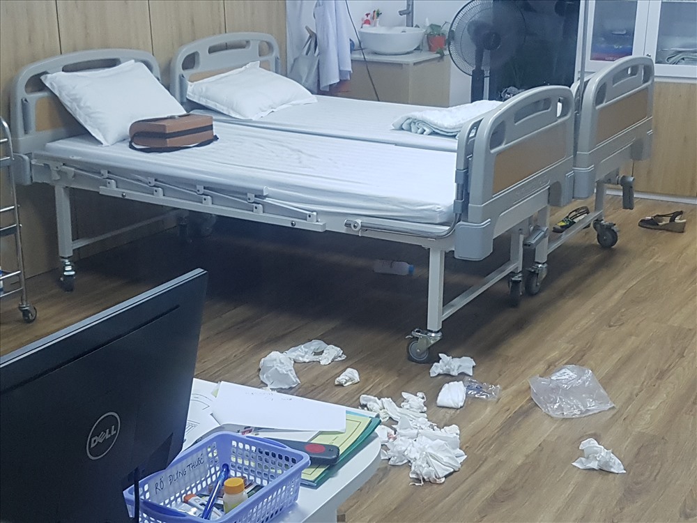 Clip: Khoảnh khắc bé 6 tuổi trường Gateway tử vong được bế ra khỏi xe ôtô-2