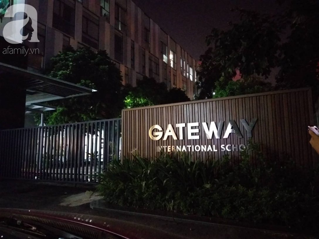 Nhân chứng kể lại giây phút tài xế ôm bé trai 6 tuổi ra khỏi ô tô: Mọi người hốt hoảng, ai cũng nghĩ cháu bé bị ngạt-1