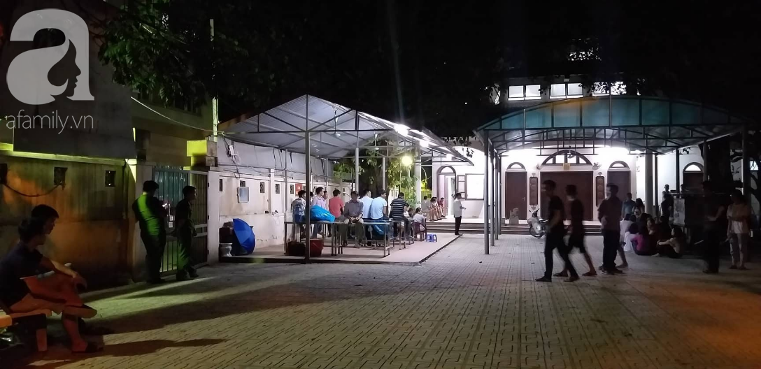 Nhân chứng kể lại giây phút tài xế ôm bé trai 6 tuổi ra khỏi ô tô: Mọi người hốt hoảng, ai cũng nghĩ cháu bé bị ngạt-5