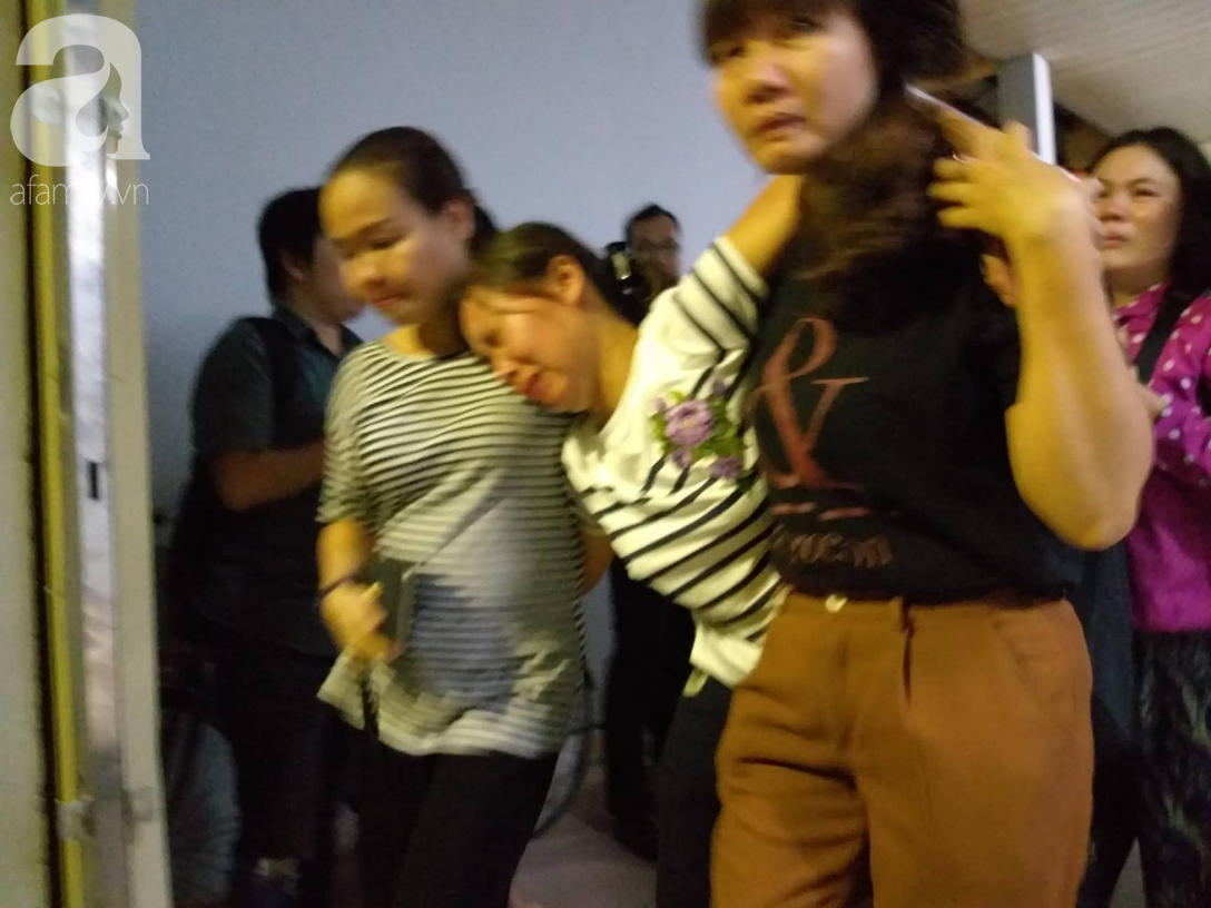 Vụ bé trai 6 tuổi tử vong do trường quốc tế bỏ quên trên ô tô: Mẹ bé trai liên tục ngất xỉu, gào khóc gọi tìm con-1