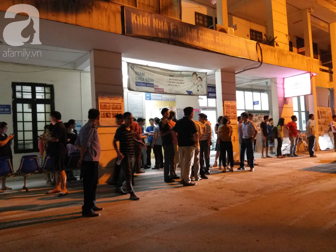 Vụ bé trai 6 tuổi tử vong do trường quốc tế bỏ quên trên ô tô: Mẹ bé trai liên tục ngất xỉu, gào khóc gọi tìm con-4