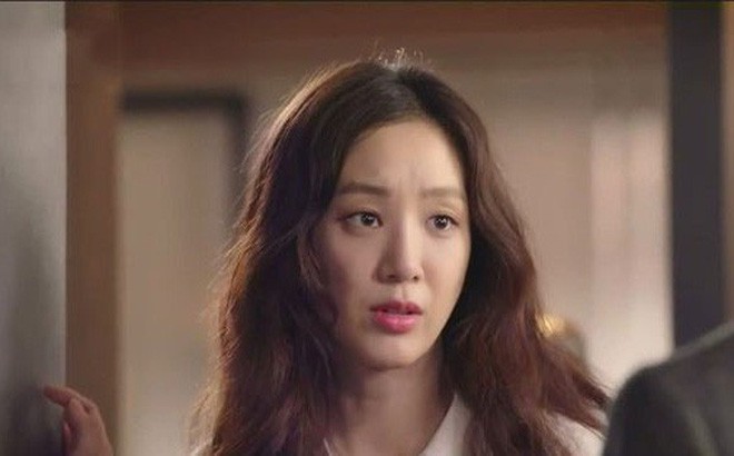 Chồng ra ngoài về mà đám tóc bạc sớm trên đầu biến mất sạch, vợ điều tra thì bàng hoàng phát hiện ra chiêu trò tinh vi-1