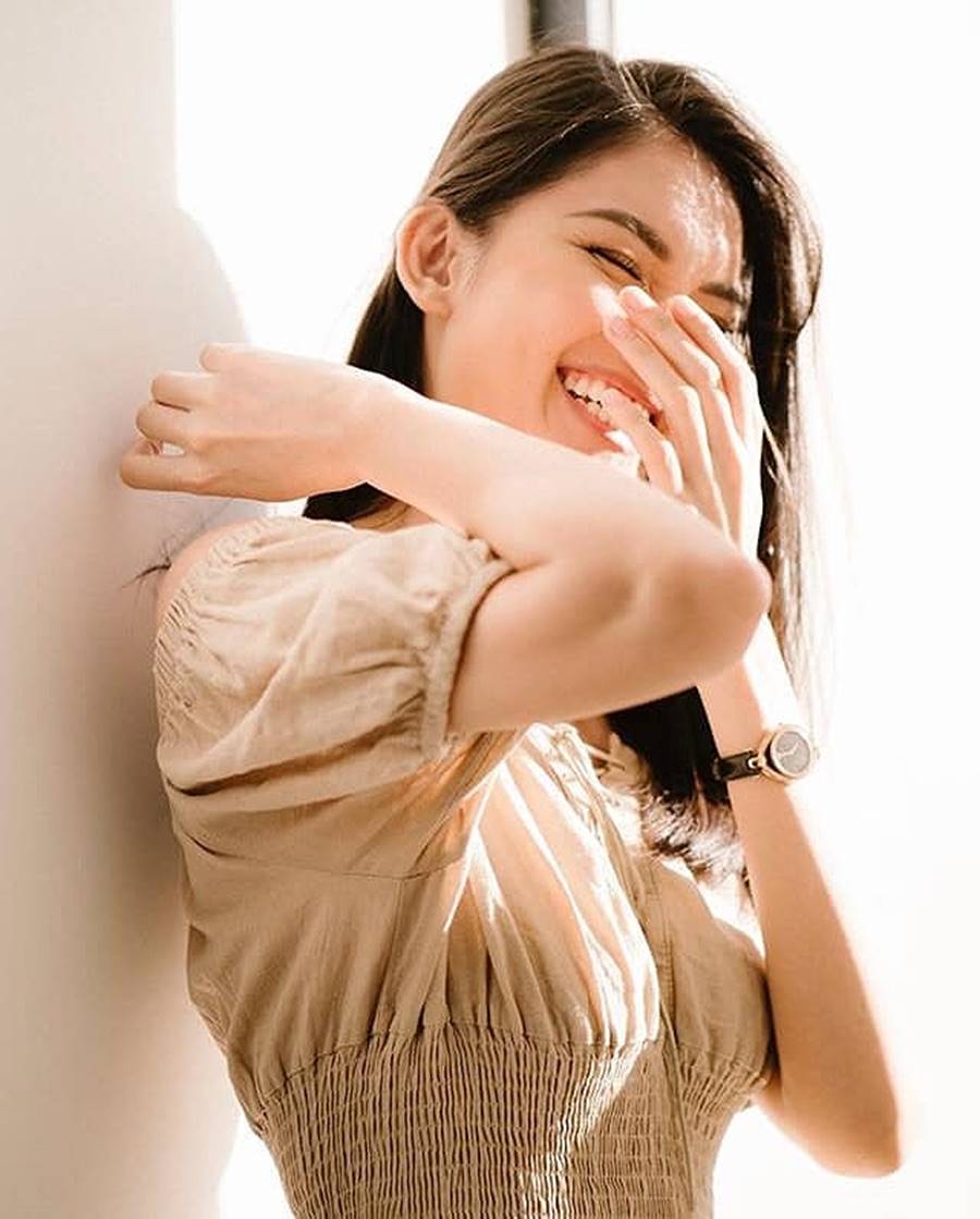 Hoàng Thuỳ mặc bikini khoe đường cong bỏng mắt sau nghi án nâng cấp vòng 1-14