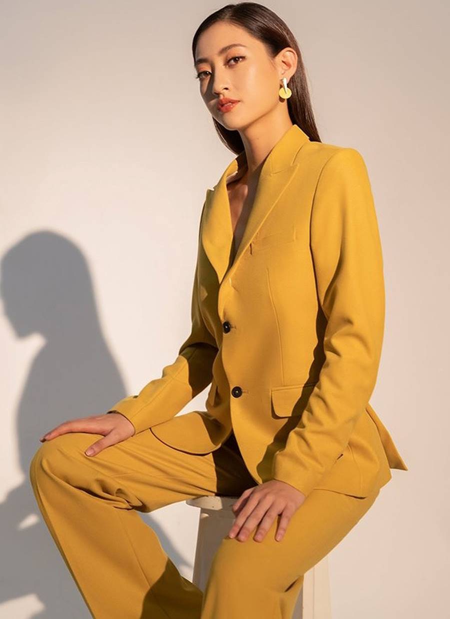 Hoàng Thuỳ mặc bikini khoe đường cong bỏng mắt sau nghi án nâng cấp vòng 1-6