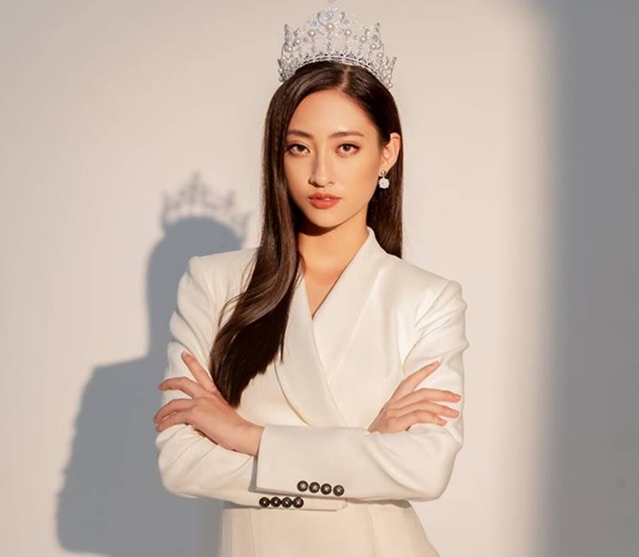 Hoàng Thuỳ mặc bikini khoe đường cong bỏng mắt sau nghi án nâng cấp vòng 1-8