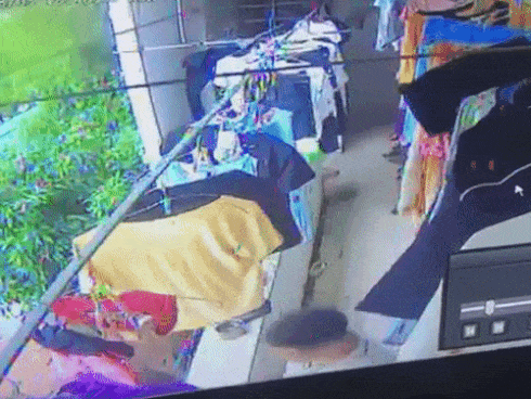 Clip: Nam thanh niên bảnh bao đi trộm đồ lót của phụ nữ trên giàn phơi quần áo