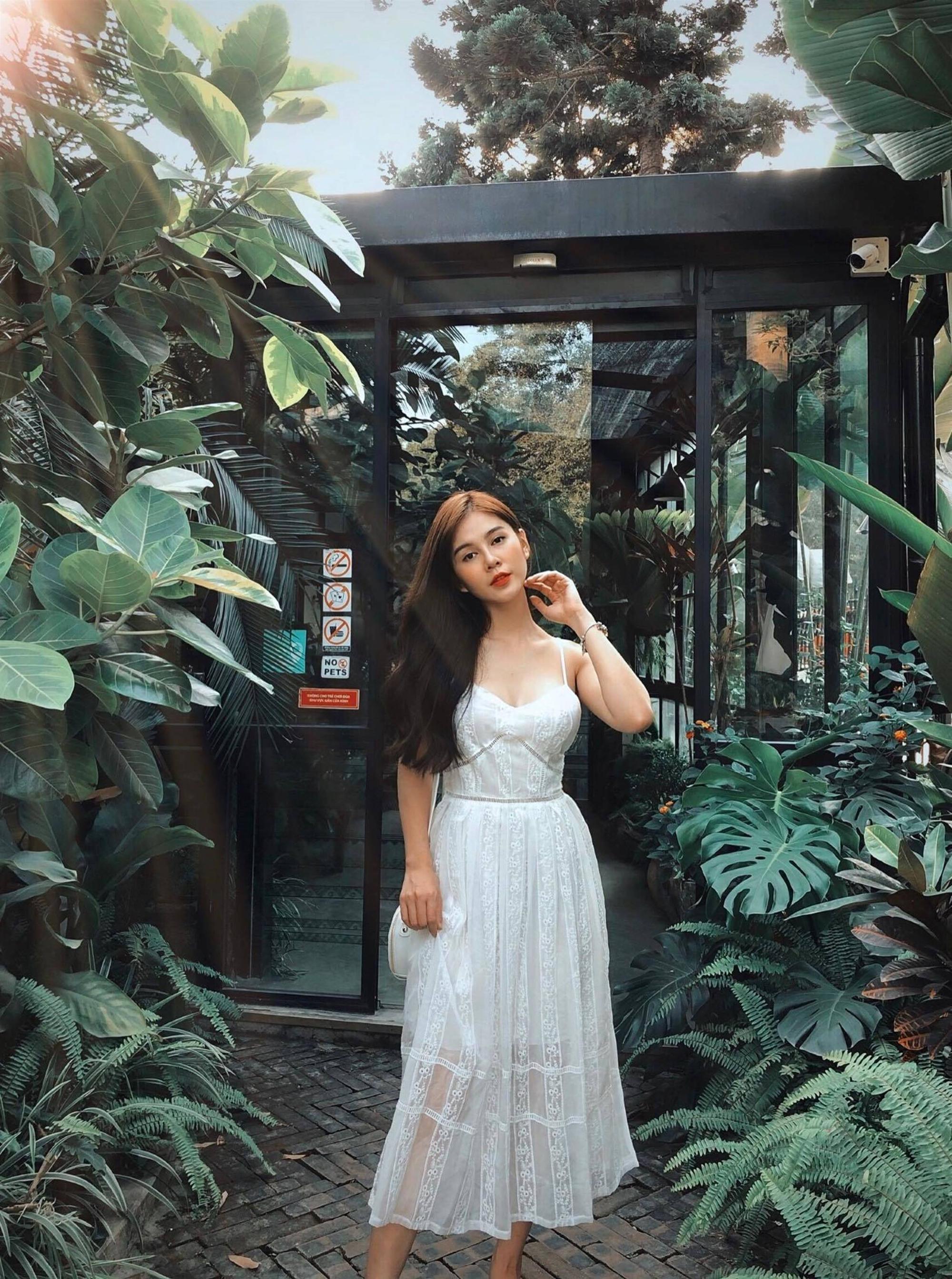 MC Thể thao Thu Hoài ngày càng chuộng style gợi cảm-1