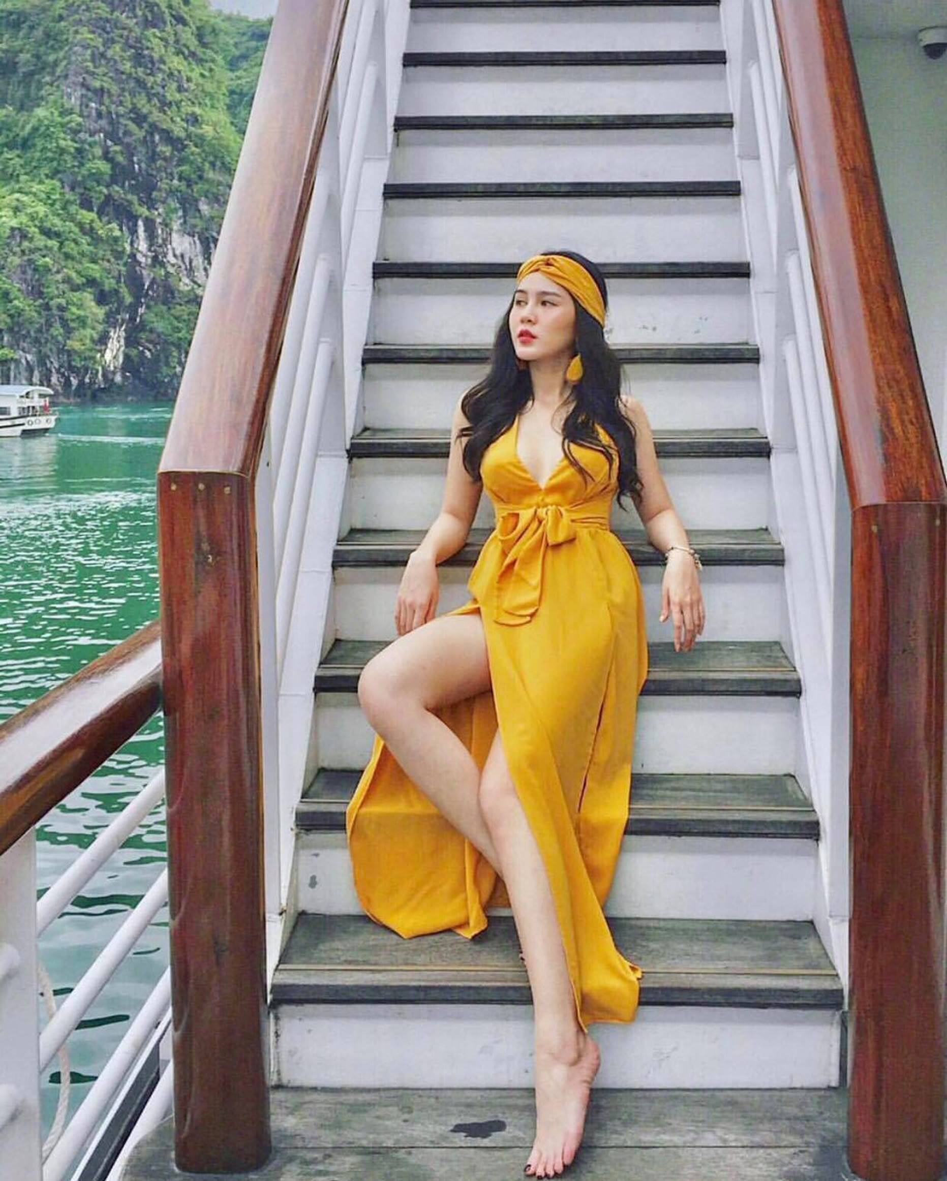 MC Thể thao Thu Hoài ngày càng chuộng style gợi cảm-2