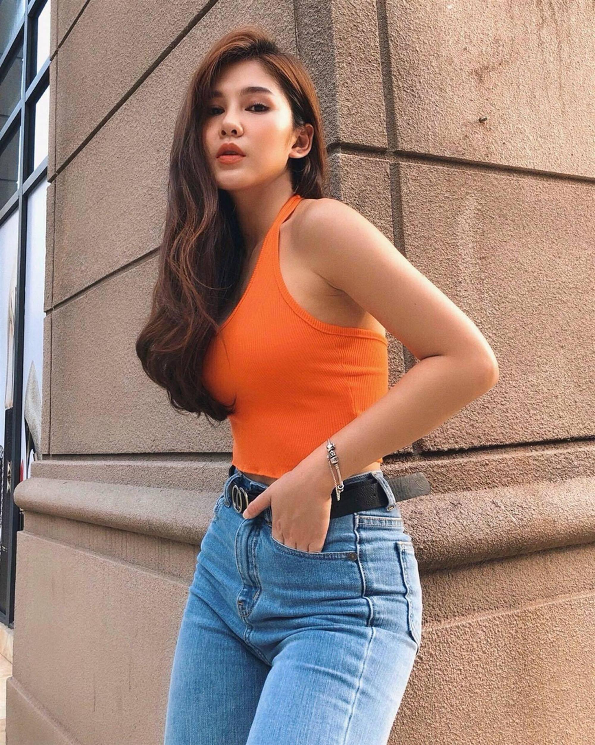 MC Thể thao Thu Hoài ngày càng chuộng style gợi cảm-9