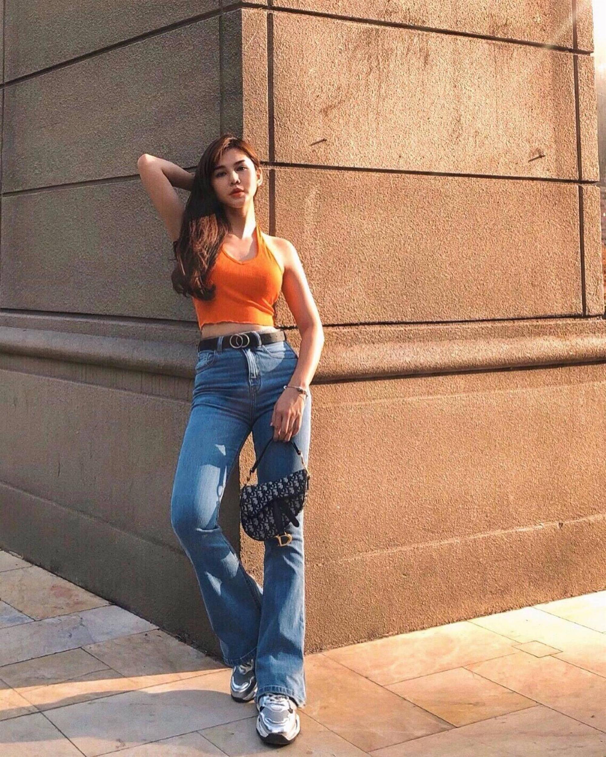 MC Thể thao Thu Hoài ngày càng chuộng style gợi cảm-10