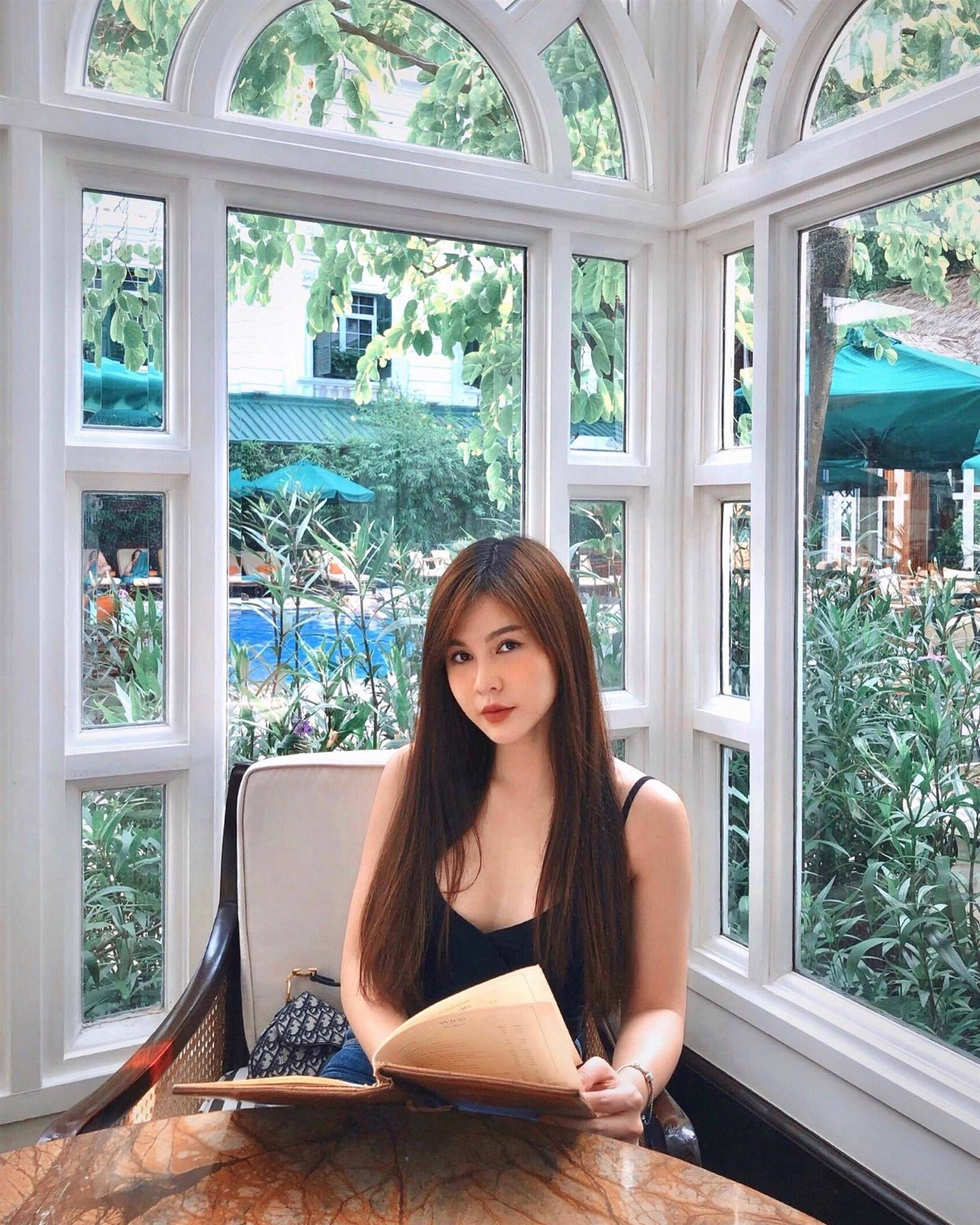 MC Thể thao Thu Hoài ngày càng chuộng style gợi cảm-8