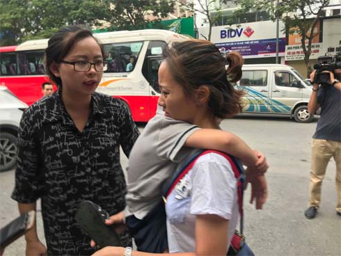 Vụ bé trai tử vong vì bị bỏ quên: Các bậc phụ huynh xót xa, lo lắng cho con mình-4