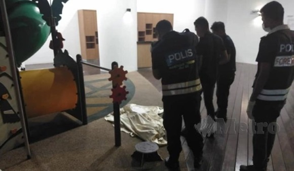 Mẹ mải nấu ăn để hai con tự chơi, vài phút sau ám ảnh cả đời khi quay lại-2