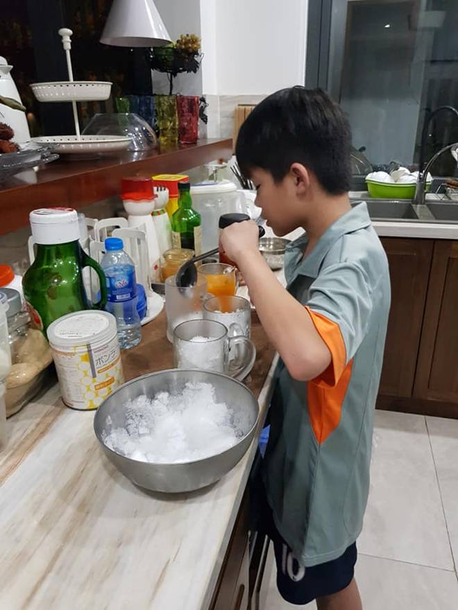 Bị bỏ quên trên xe, bé 10 tuổi Hà Nội sống sót và 9 giờ tìm đường về nhà-6