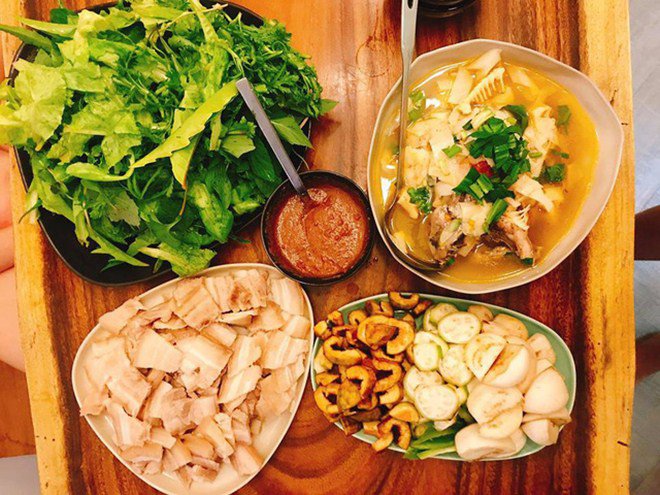 Chồng điển trai cởi trần nấu ăn chiều chuộng Lê Thuý nhưng cô cũng đáp lại thế này!-8