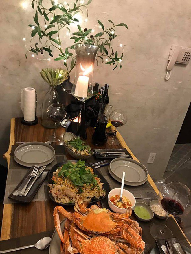 Chồng điển trai cởi trần nấu ăn chiều chuộng Lê Thuý nhưng cô cũng đáp lại thế này!-11