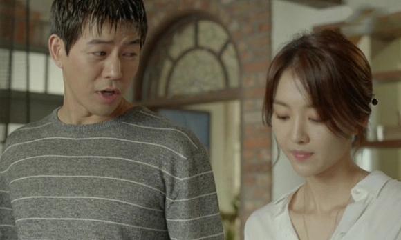 Biết chồng cặp bồ, tôi đặt luôn tour du lịch châu Âu rồi nhắn 1 tin khiến anh ta thất kinh gọi điện liên tục-1