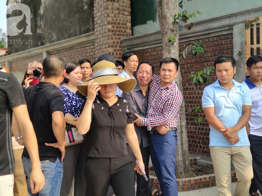 Đám tang đẫm nước mắt của bé trai 6 tuổi trường Gateway: Hãy an nghỉ con nhé, người lớn nợ con một lời xin lỗi...-3