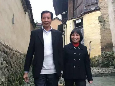 Bi kịch của người mẹ nghiện tình dục, gọi điện gạ trai ngay trong đám tang của con-4