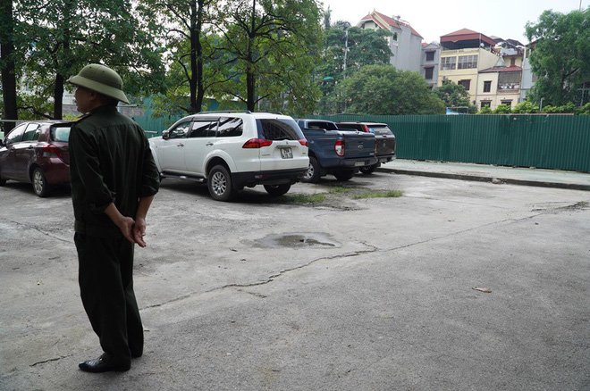 Vụ bé trai tử vong trong ô tô: Lái xe đỗ ở vị trí khác mọi khi, lên xe trước mà không phát hiện bé dưới sàn-2