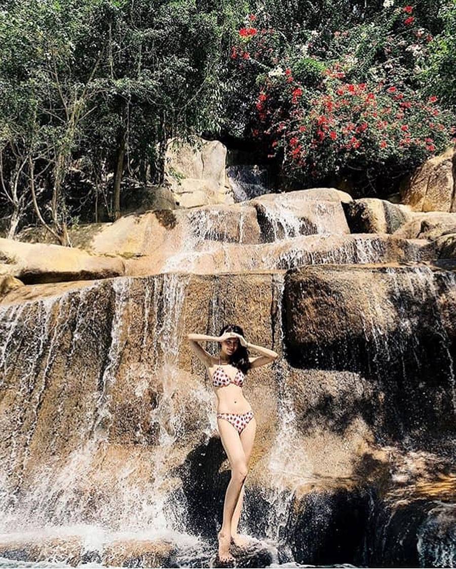 Hoa hậu Tiểu Vy ăn chè đậu đỏ, đạp xe khắp Hội An tìm người yêu ngày thất tịch-3