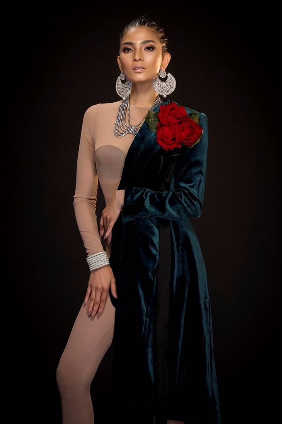 Hoa hậu Tiểu Vy ăn chè đậu đỏ, đạp xe khắp Hội An tìm người yêu ngày thất tịch-10