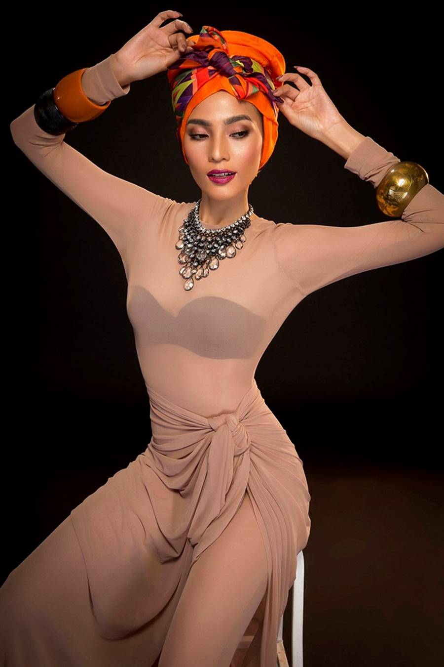 Hoa hậu Tiểu Vy ăn chè đậu đỏ, đạp xe khắp Hội An tìm người yêu ngày thất tịch-11