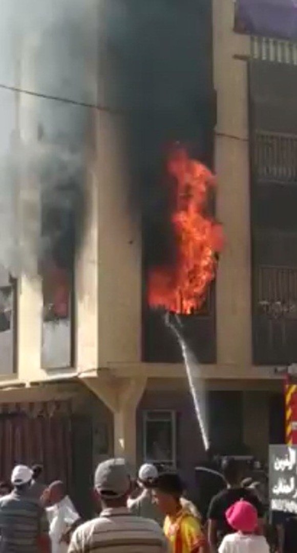 Bị bố mẹ khóa trái cửa trong nhà, bé gái 7 tuổi thiệt mạng vì hỏa hoạn do sạc điện thoại phát nổ-2