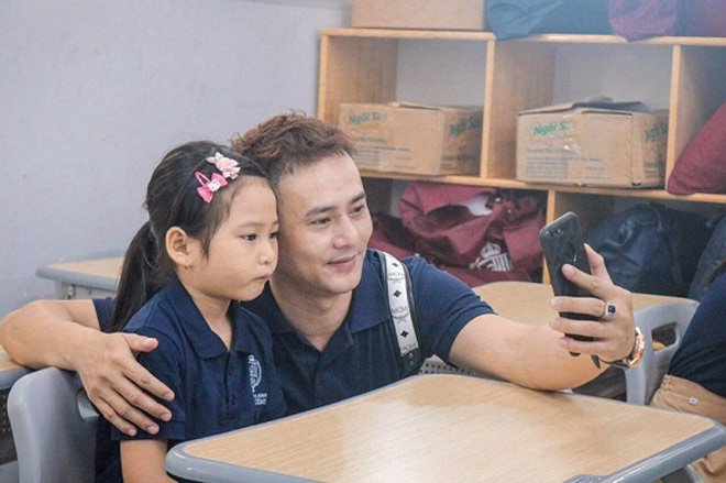 Sao Việt đưa con đi nhập học ngày đầu, tiết lộ toàn các trường quốc tế đắt đỏ-5