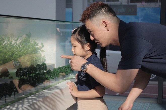 Sao Việt đưa con đi nhập học ngày đầu, tiết lộ toàn các trường quốc tế đắt đỏ-6