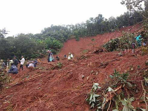 Lâm Đồng xuất hiện lũ quét, 1 công an viên bị lũ cuốn trôi-7