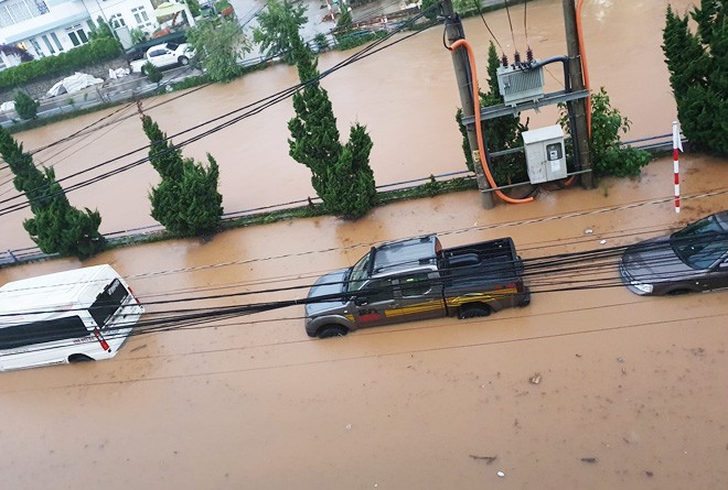 Nhiều người sốc nặng không nhận ra đây là Đà Lạt vì chìm trong biển nước, lật đật bỏ ngay tour du lịch vào cuối tuần này-4