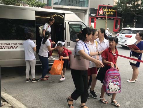 Hàng xóm nói bà Quy từng nhiều năm làm công việc đưa đón học sinh, trước khi làm ở Gateway