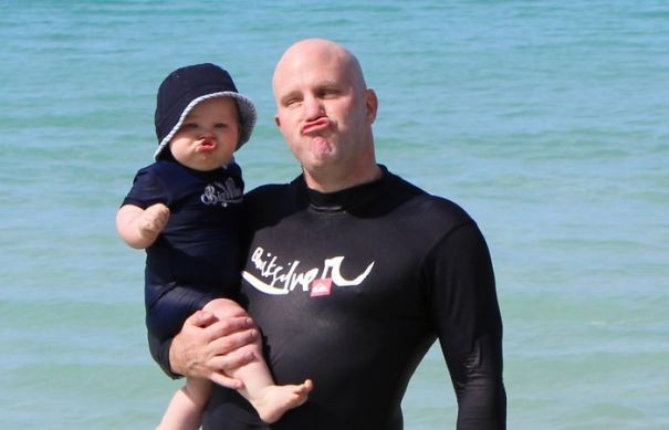 Những bức ảnh cha và con trai chứng minh mẹ có đẻ thế đẻ nữa vẫn không thoát kiếp đẻ thuê-11