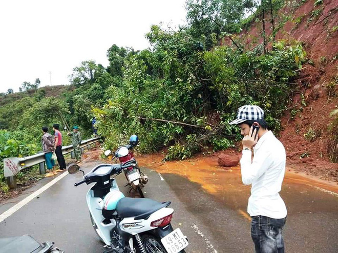 Lâm Đồng xuất hiện lũ quét, 1 công an viên bị lũ cuốn trôi-3