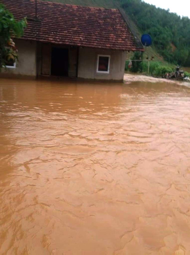 Lâm Đồng xuất hiện lũ quét, 1 công an viên bị lũ cuốn trôi-4