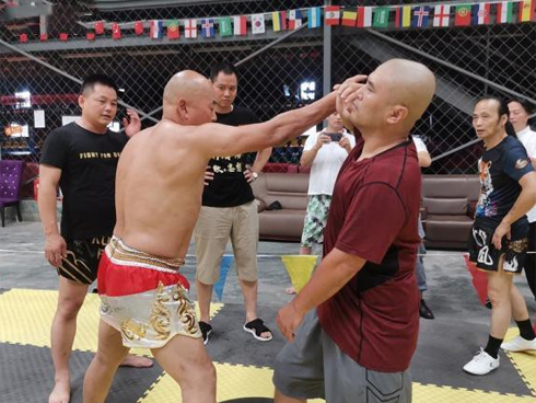 Nhà sư chùa Thiếu Lâm Tuyền Châu chạy trên mặt nước-1