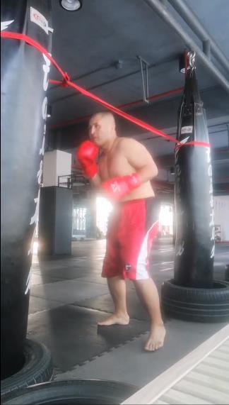 Sau võ sư Thiếu Lâm, đến lượt kẻ đấm túi bụi truyền nhân Diệp Vấn bị cảnh sát bắt giữ-3