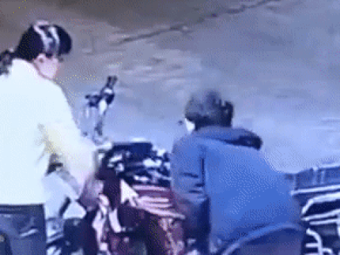 Nóng: 1 phụ nữ ngoại quốc tử vong, 2 người nguy kịch nghi là nạn nhân vụ giết người, đốt xe ô tô phi tang tại TP.HCM-2