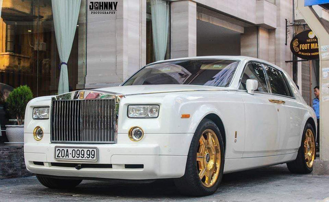 Đại gia Thái Nguyên bán Rolls-Royce Phantom mạ vàng biển tứ quý 9: Giá đồn đoán vượt nửa triệu USD-1