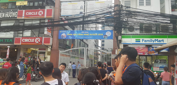 Nóng: Nam sinh trường ĐH Hutech rơi từ trên lầu cao xuống đất tử vong-1
