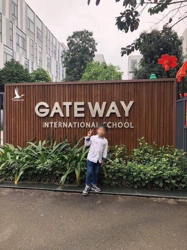 Người thân bật khóc làm lễ cầu siêu tại nơi đỗ chiếc xe để quên bé trai 6 tuổi trường Gateway-5