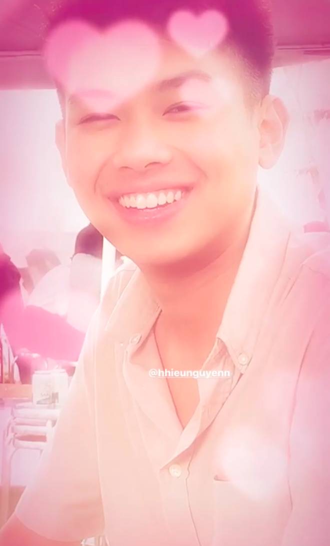 Lâu lắm mới thấy đệ nhất hội anh em nhà giàu Tiên Nguyễn và Phillip Nguyễn tụ họp, riêng cậu út chỉ cần nháy mắt cười duyên một cái là hội mê trai ngất xỉu-4